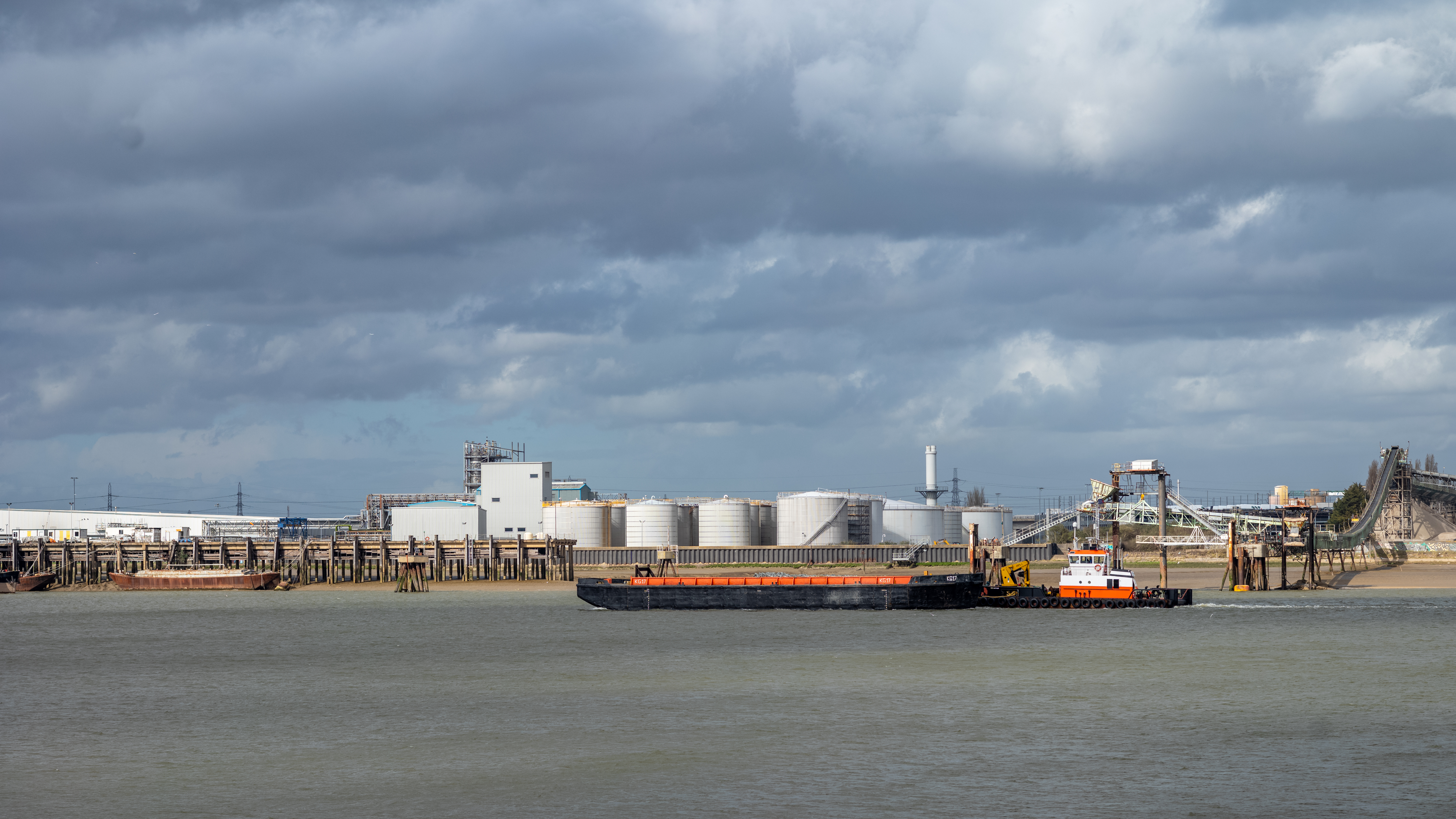 Processing plant with storage tanks and pipework